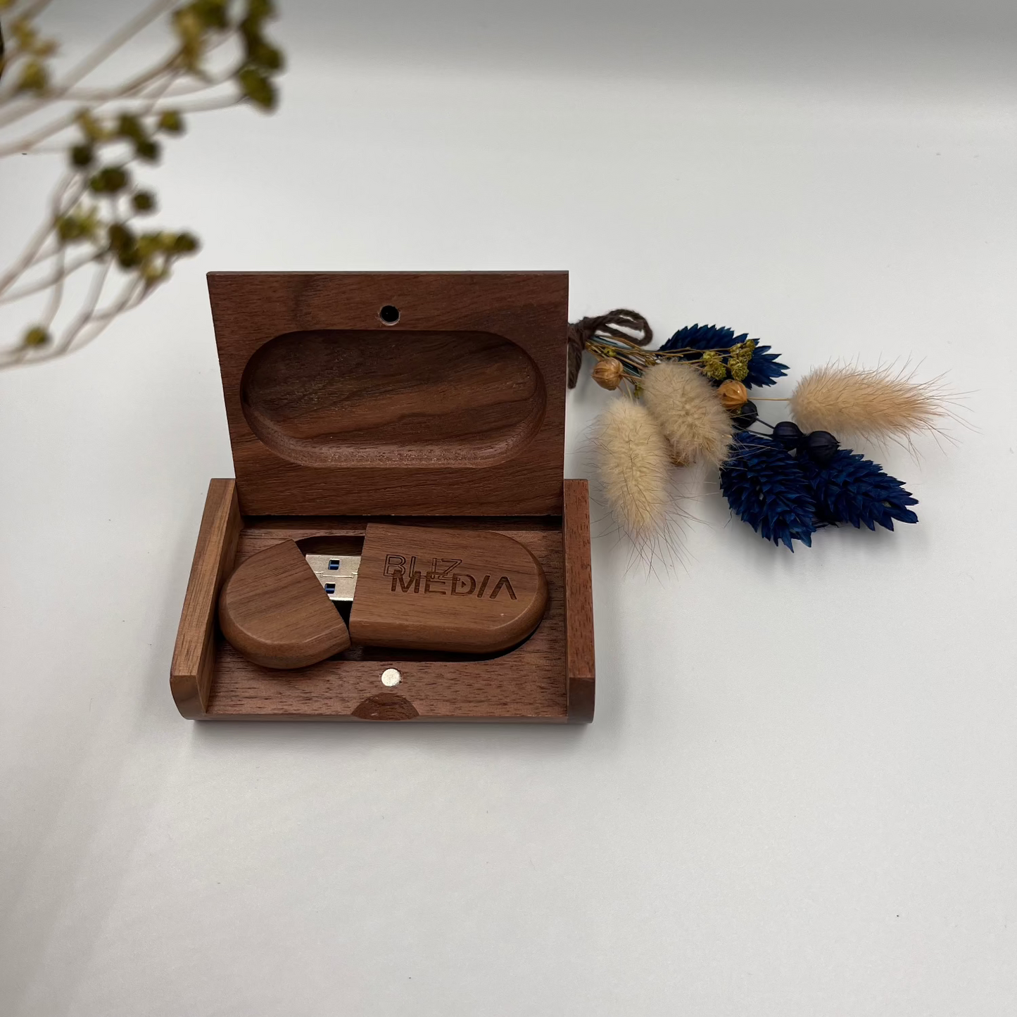 Houten USB doosje met USB stick gepersonaliseerd